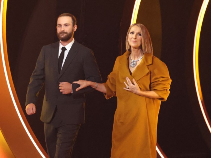 سيلين ديون Celine Dion  وابنها في حفل جوائز الغرامي-  (مصدر الصورة: Amy Sussman / GETTY IMAGES NORTH AMERICA / Getty Images via AFP)