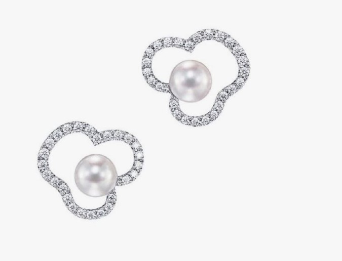 أقراط chants signature diamonds pave من تاساكي Tasaki