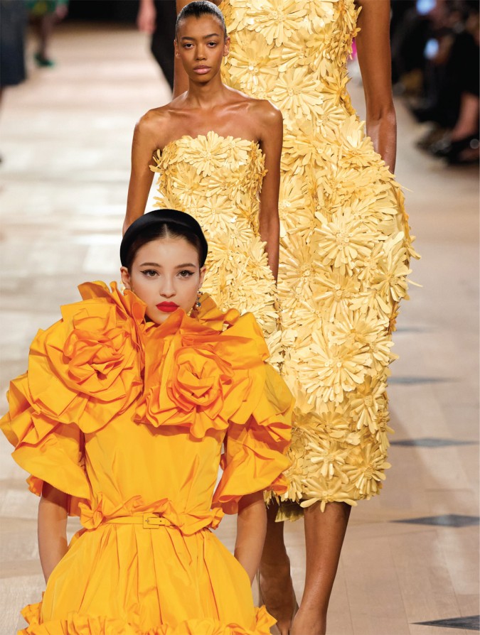 1. بالنسياغا Balenciaga، ربيع 20262. كارولينا هيريرا Carolina Herrera، ربيع 2026