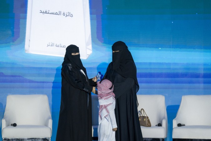 لفتة إنسانية بعد ختام جلسة المستفيدين