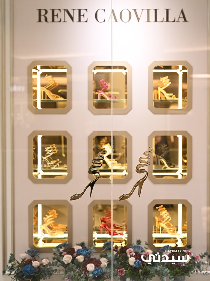 ​   ​​   ​أحذية فاحرة