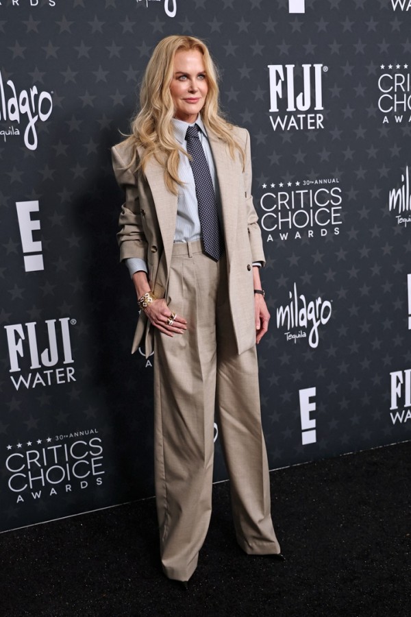 نيكول كيدمان في حفل 30th Annual Critics Choice Awards -مصدر الصورة Michael Tran / AFP)