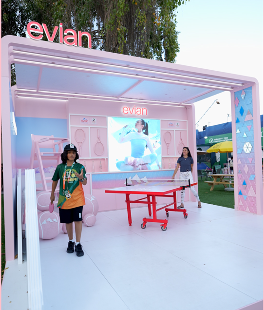 طاقة إيجابية لا تتوقف.. إيفيان تمنح الجماهير فرصة لعيش تجربة 'Live Young' بأسلوب عصري وممتع.