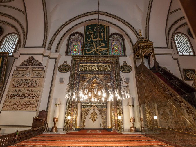 داخل مسجد بورصة الكبير الذي شيّد ما بين 1396 و1400 (المصدر: Angel Villalba / Getty Images)
