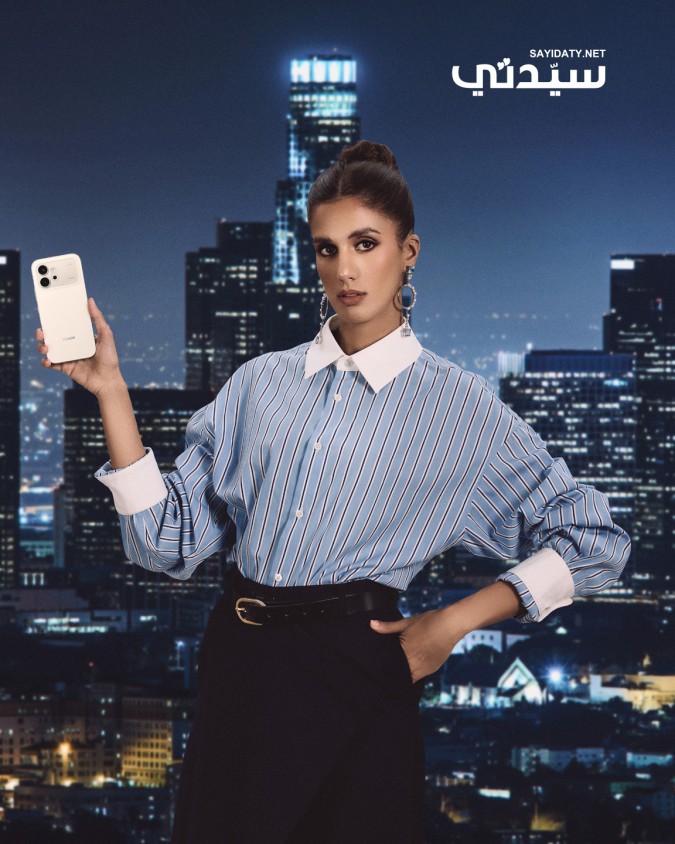 رازان العجمي أول سعودية تحترف القفز المظلي الحر