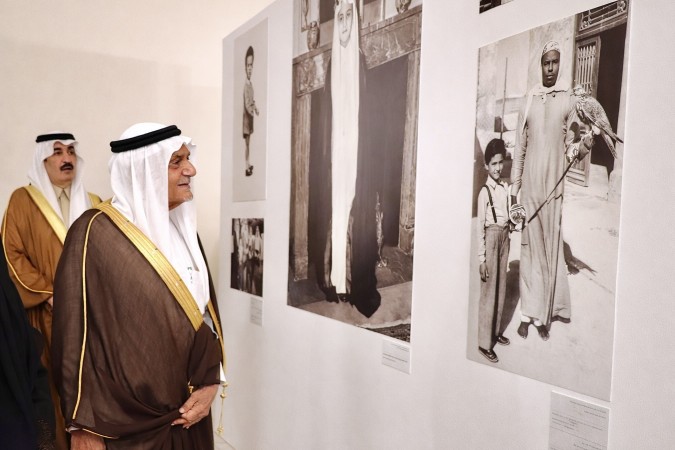 خلال تدشين كتاب الأمير سعود الفيصل- الصورة من حساب مؤسسة الملك فيصل الخيرية على منصة إكس