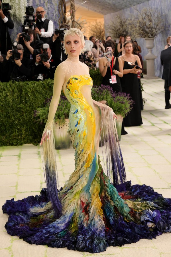 إيما تشمبرلاين Emma Chamberlaine- (مصدر الصورة Julian Hamilton Getty Images via AFP)