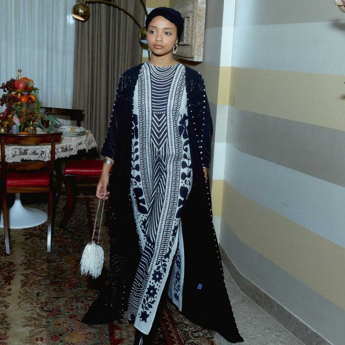 الطرحة مع العباية من سارة بيضون - الصورة من العلاقات العامة 