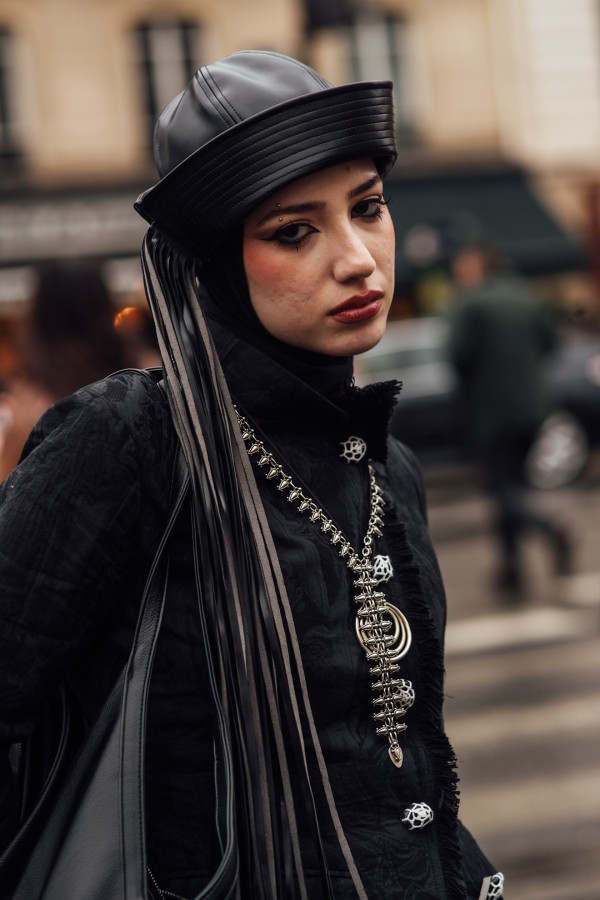 قبعة بسيطة مع حجاب