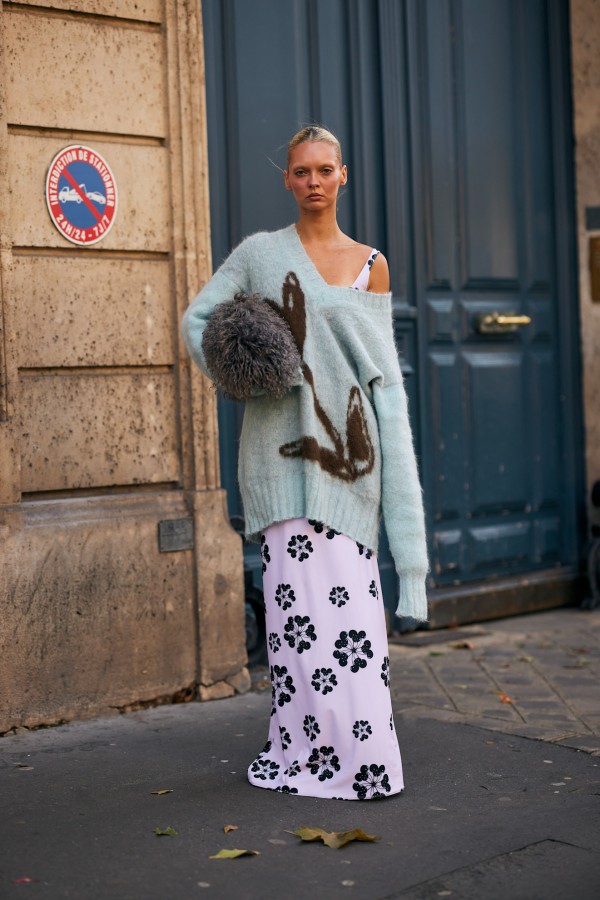 إطلالة ستريت ستايل بالسويتر- مصدر الصورة Launchmetrics/Spotlight ©