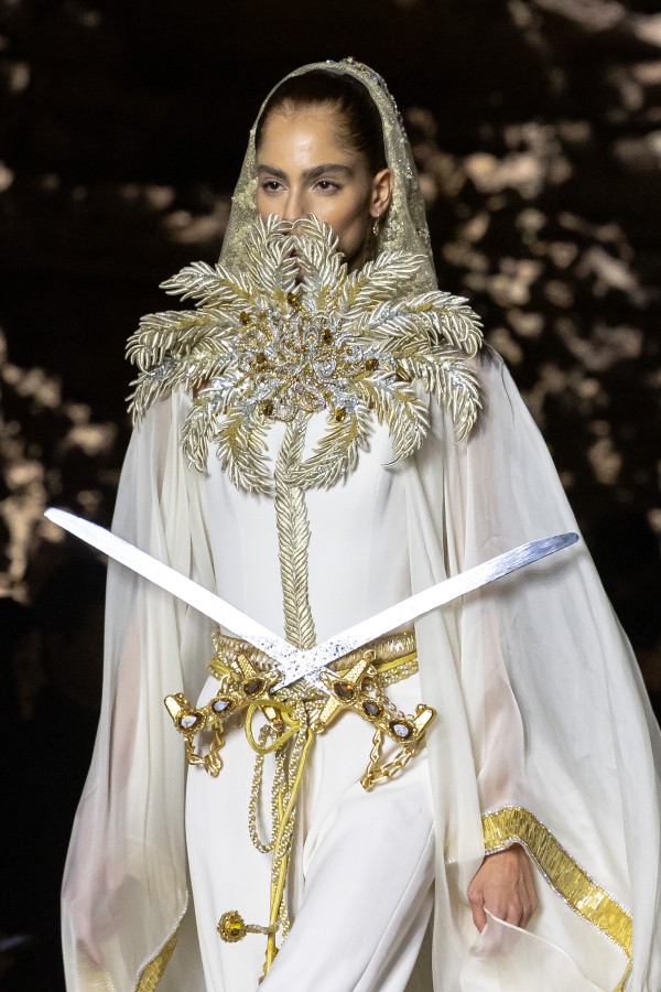 - الصورة من المكتب الاعلامي لأسبوع الأزياء في الرياض