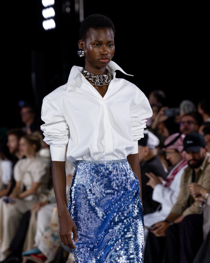 تصميم من منى الشبل - الصورة من المكتب الإعلامي