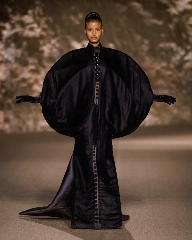 - الصورة من المكتب الاعلامي لأسبوع الأزياء في الرياض