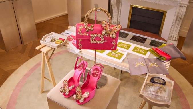 روجيه فيفييه Roger Vivier لصيف 2027- الصورة من العلاقات العامة للدار