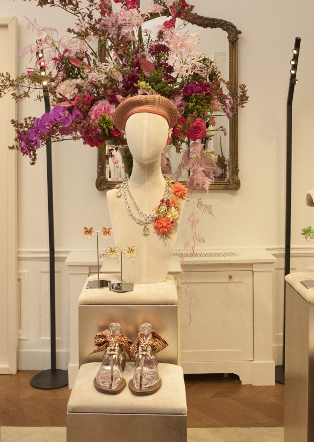 روجيه فيفييه Roger Vivier- الصورة من العلاقات العامة للدار