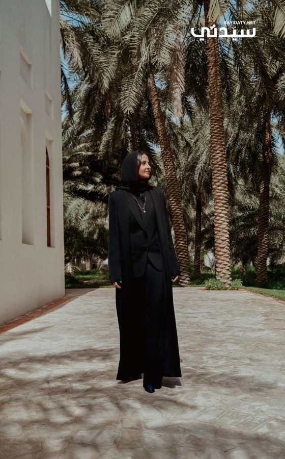 عباءة من Meddwear بدلة وحذاء من توم فورد Tom Ford مجوهرات من أمارين جولز Amarin Jewels