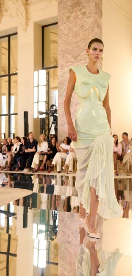 من سكياباريللي Schiaparelli  خريف وشتاء 2026- 2027 - الصورة من العلاقات العامة