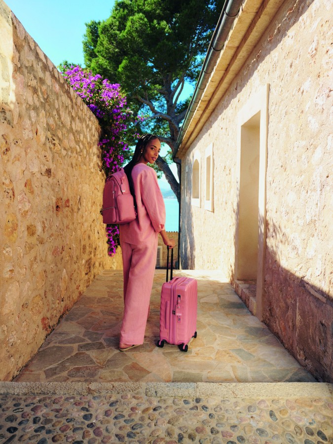 TUMI تكشف عن حملة  Mediterranean Escape