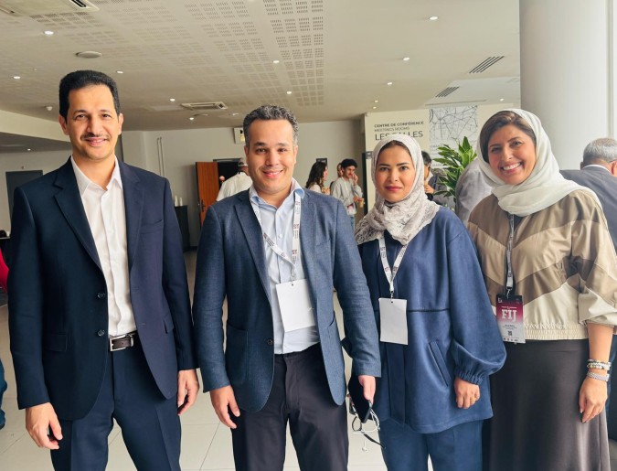 وفد هيئة الصحفيين السعوديين من اليمين الأستاذة لمى الشثري عضو مجلس إدارة ورئيس تحرير مجلة سيدتي والاستاذة مي الشريف عضو مجلس إدارة ومساعد رئيس تحرير الاندبندنت والأستاذ عضوان الأحمري رئيس مجلس الإدارة والأستاذ حامد الشهري عضو مجلس إدارة ورئيس تحرير الموسوعة السعودية"سعوديبيديا" 