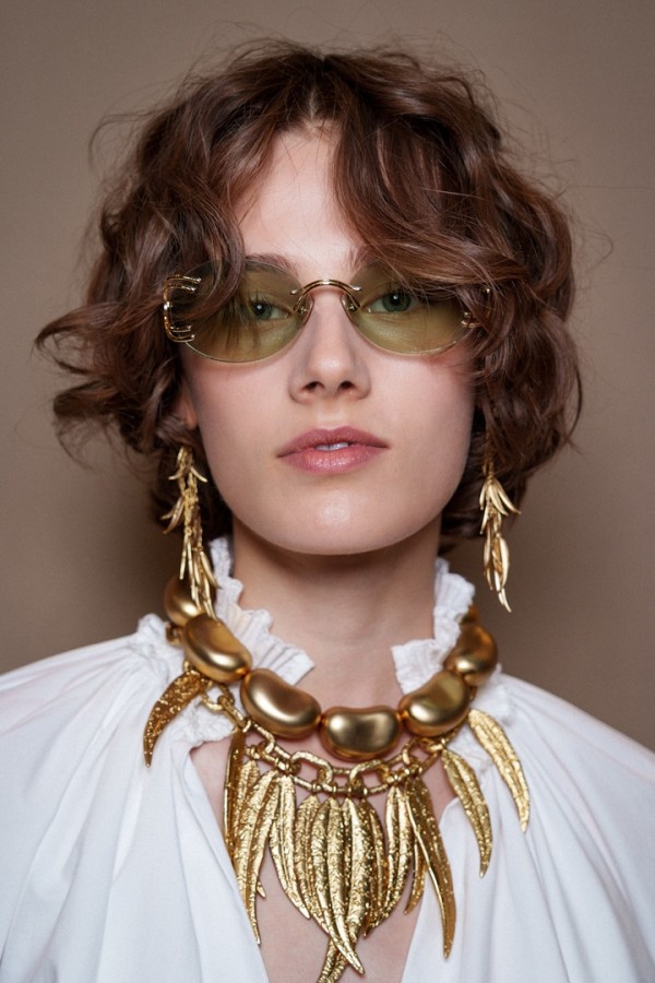 تسريحة الويفي القصير