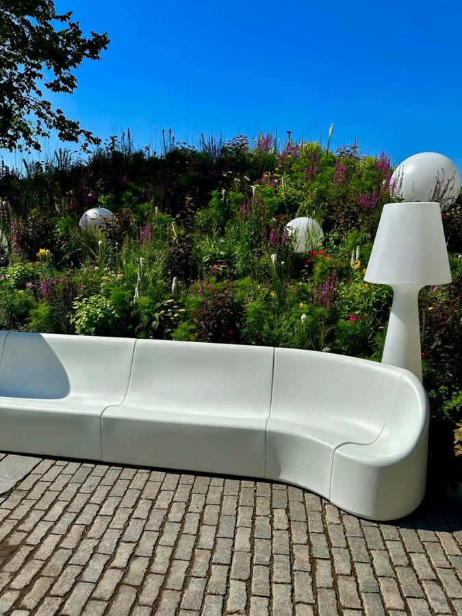 تصميم جذاب لأثاث الحديقة البلاستيكي مع أهمية التنظيف المنتظم