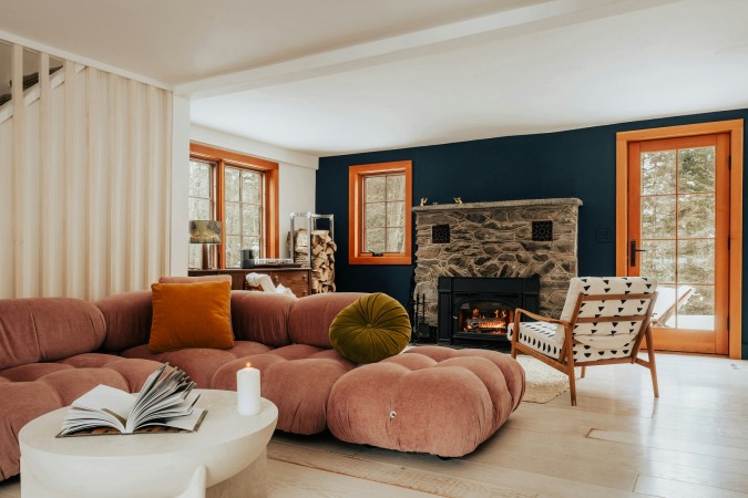 منزل معاصر مع ديكور شتوي