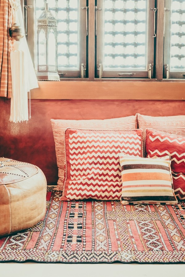 ديكور رمضان في المنزل مع بساط ملون