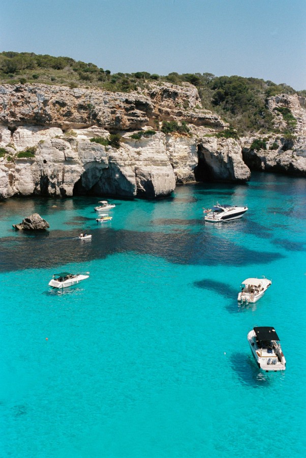 لا تقتصر جاذبية مينوركا على شواطئها