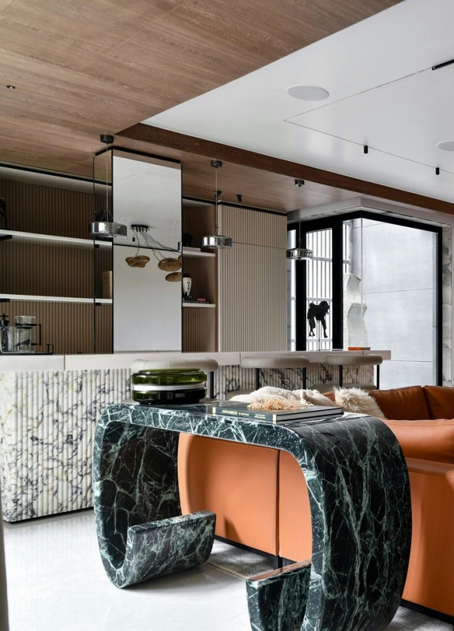 طاولة منفذة من الرخام