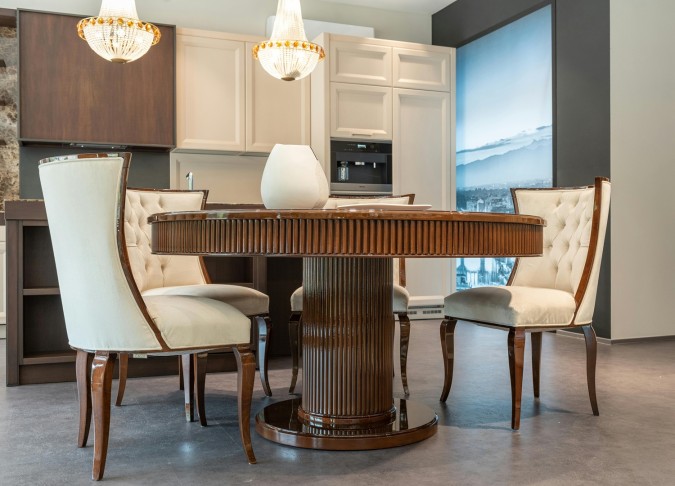 غرفة طعام نيوكلاسيكية