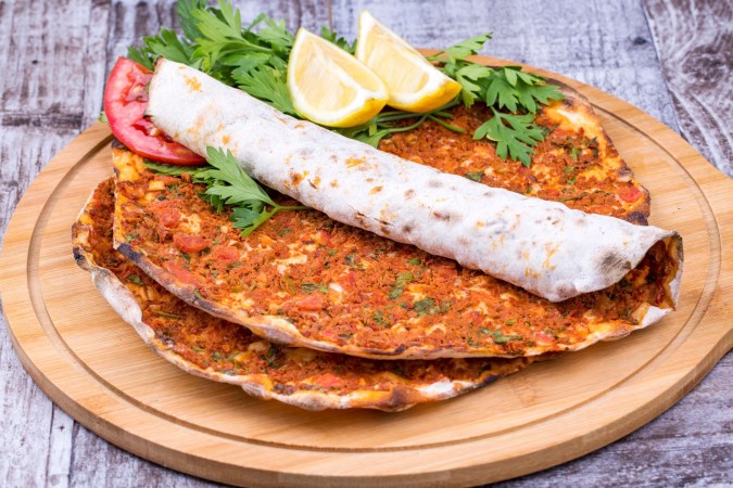 اللحم بعجين/ تصوير: Esin Deniz من shutterstock