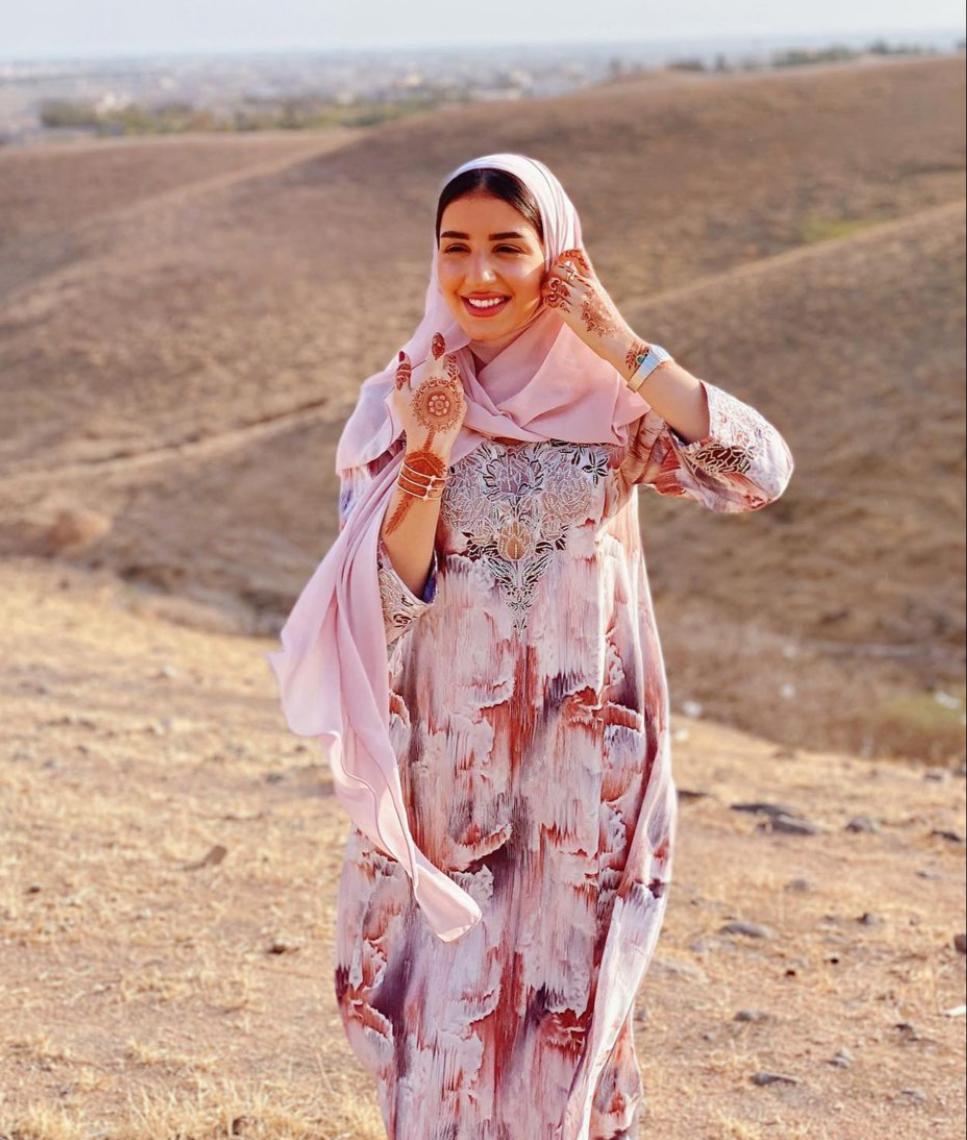 خولة المراغي بجلابيات مورّدة