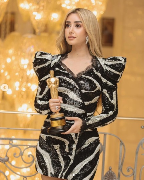 هنا الزاهد بفستان أسود قصير