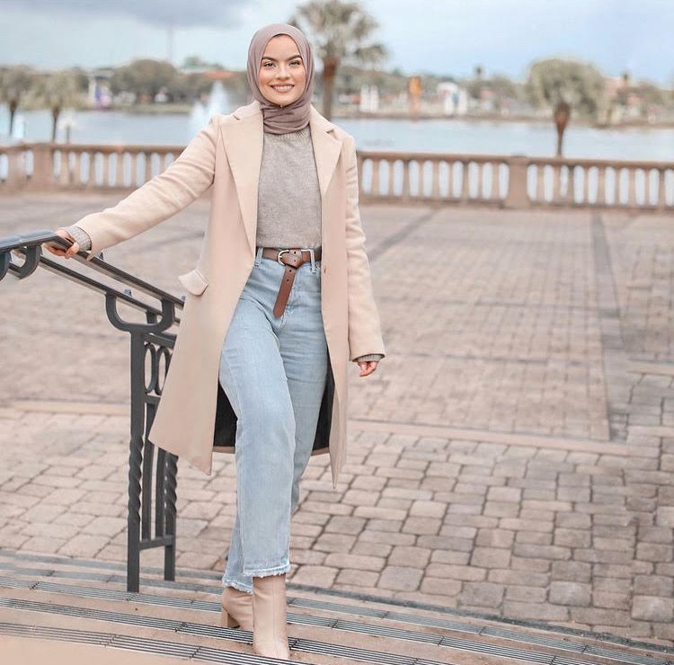 معطف طويل بألوان الباستيل للفاشنيستا أمية زين-صورة 1