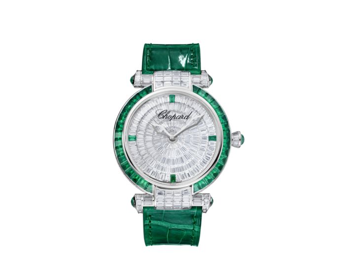 ساعة من الزمرد الأخضر والجلد من Chopard