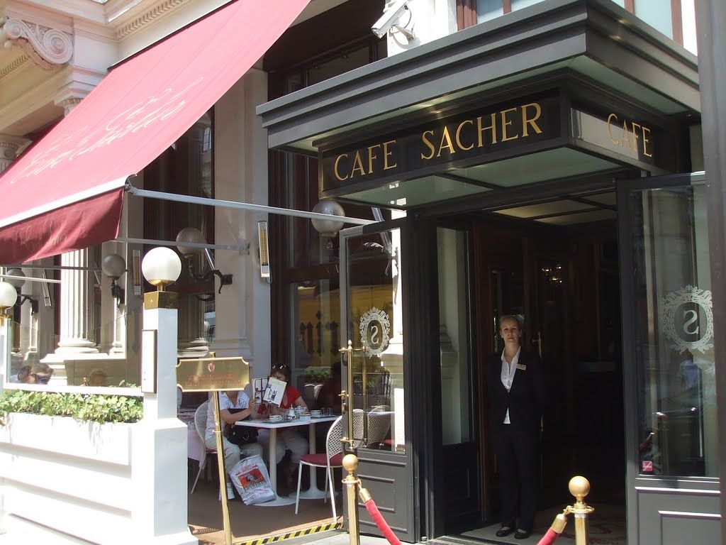 حلوى الزاخا في مقهى "ساشير" Café Sacher