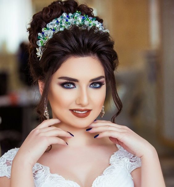 تسريحات شعر مرفوع