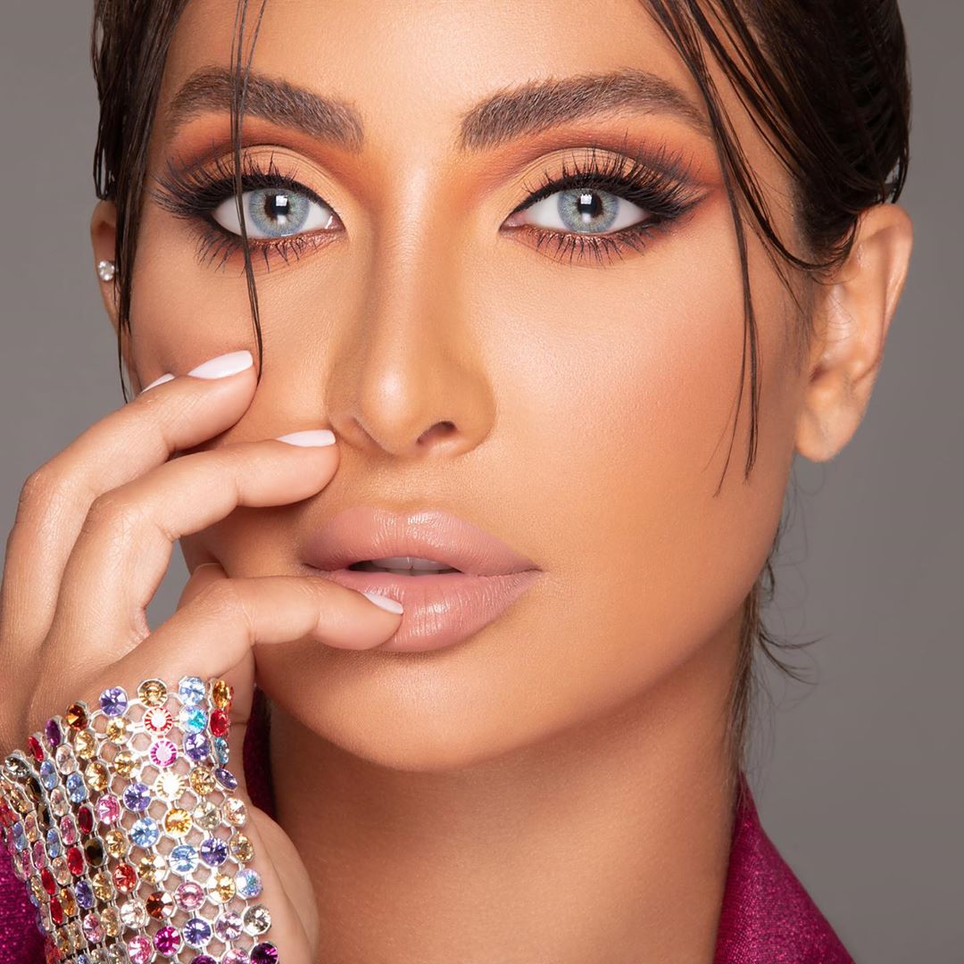 مكياج عيون غرافيكي من نور الغندور