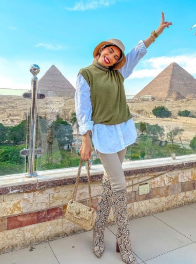 تنسيق حقيبة الكتف مع البوت من منة السني