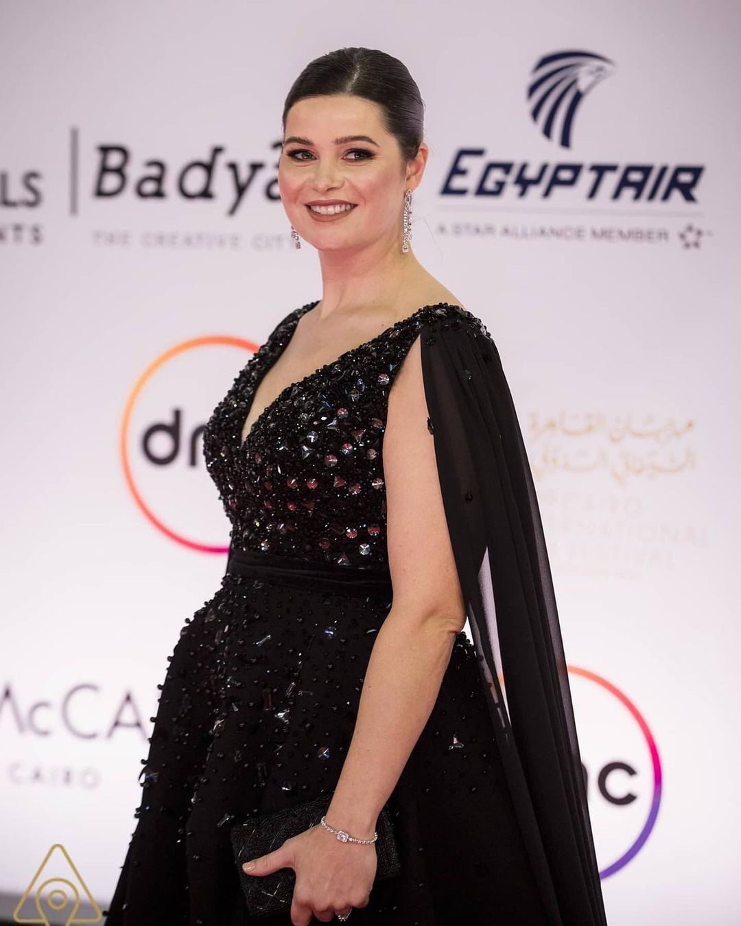يسرا اللوزي