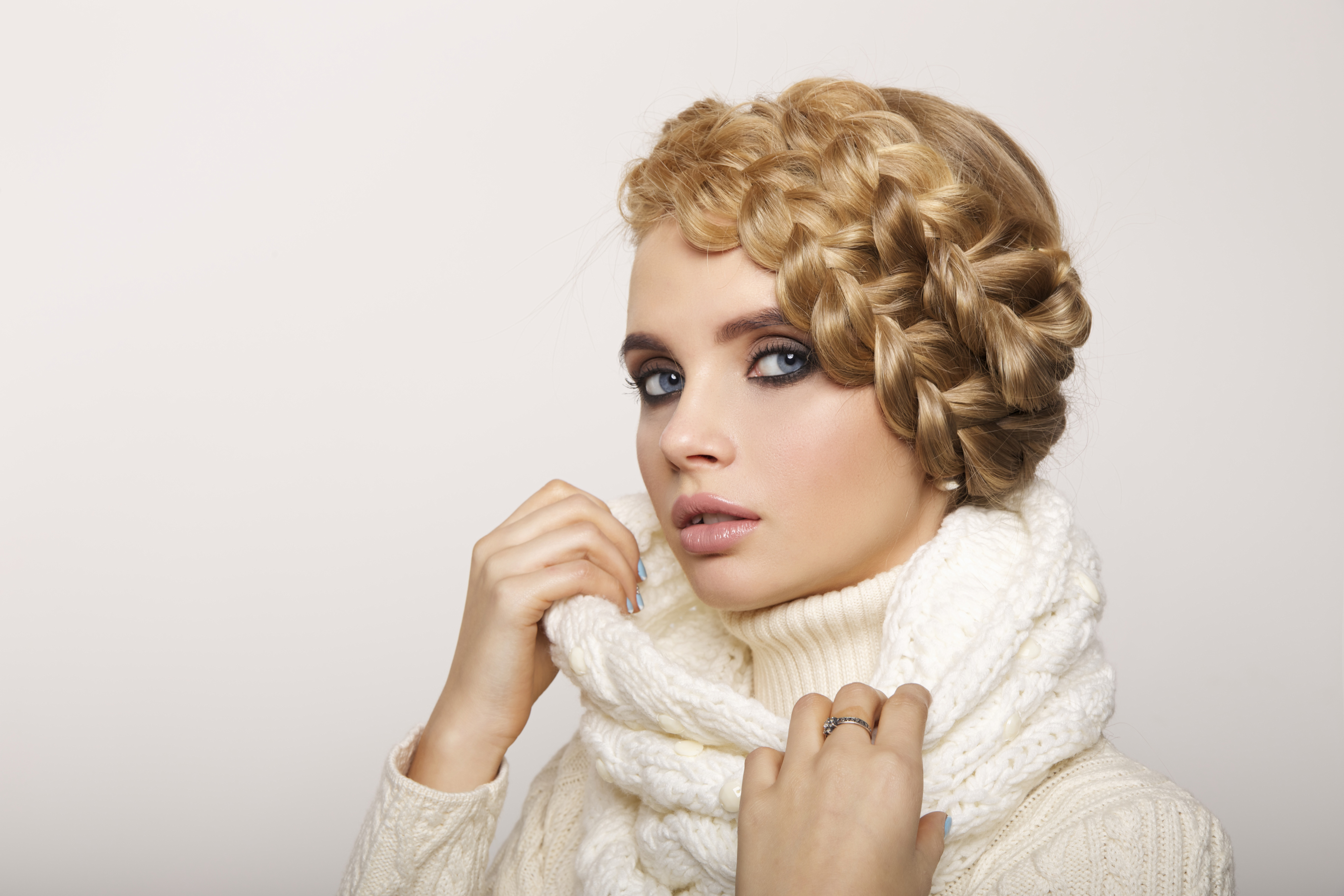 تسريحة الكعكة المضفرة