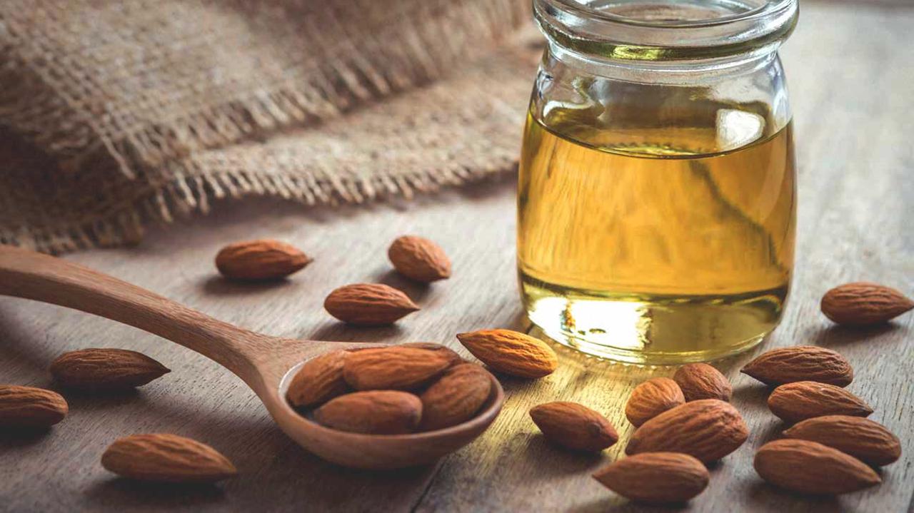 ماسك اللوز وزيت الزيتون لإزالة دهون البشرة