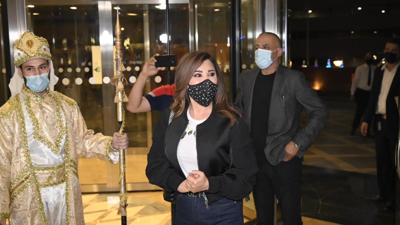 نجوى كرم تصل الى دبي