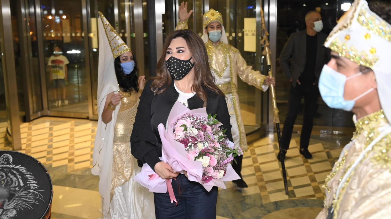 نجوى كرم تصل الى دبي