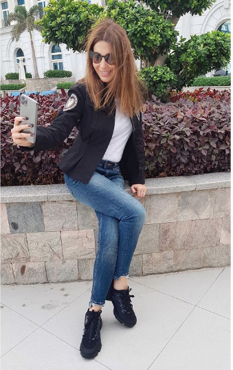 ارتداء سكيني فاتح مناسب لصاحبات الجسم النحيف.png