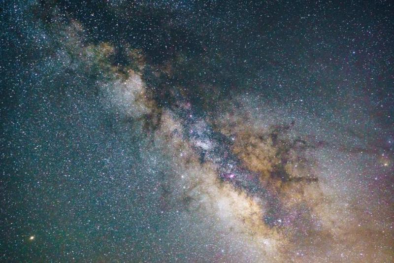 هناك مياه عائمة في الفضاء