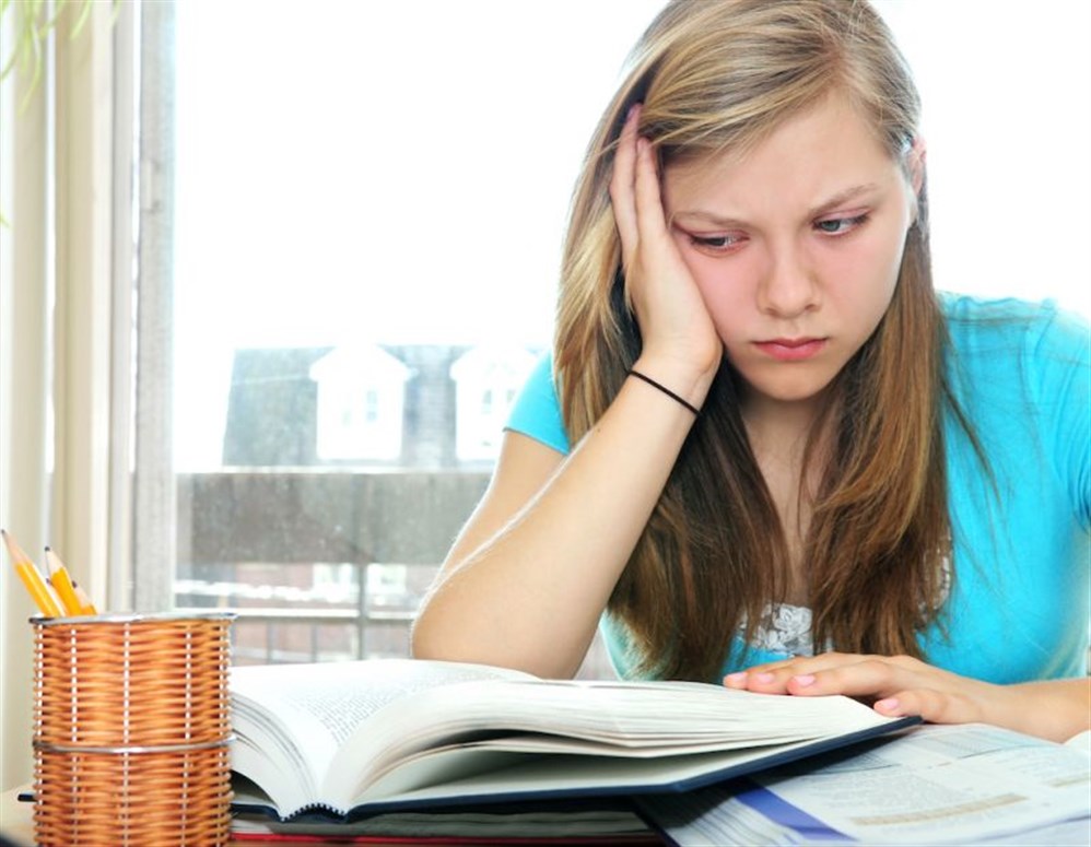 تشجيع المراهقة على الدراسة بجد