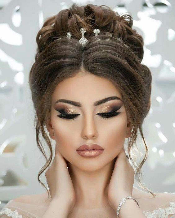 مكياج عيون سموكي بالألوان الترابية مع الجليتر