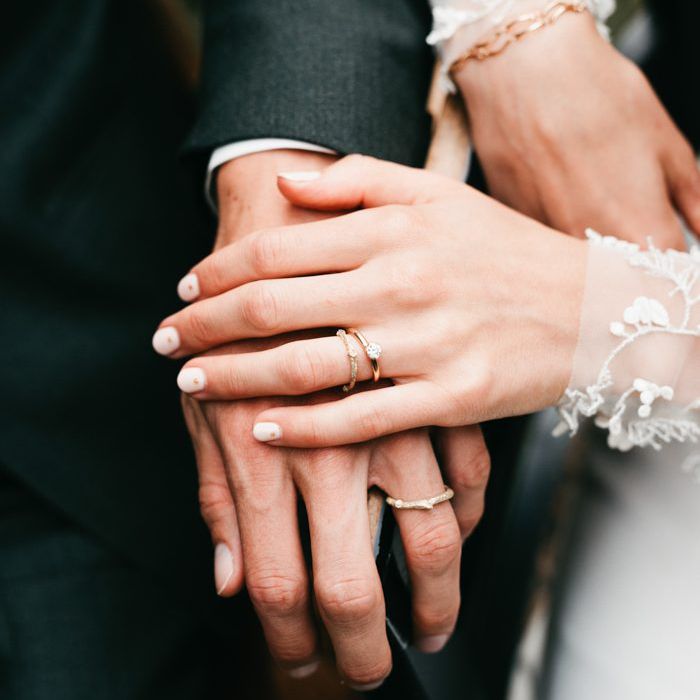 أظافر العروس