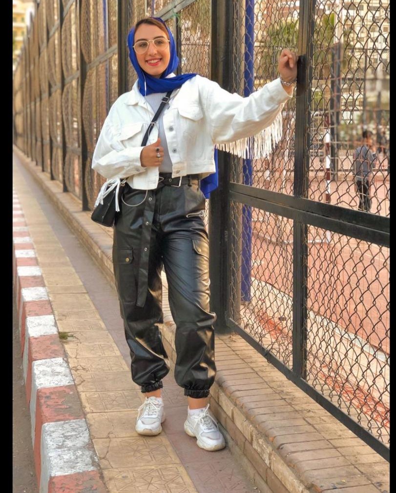 تنسيق حيادي بالجاكيت الابيض من روان عمرو